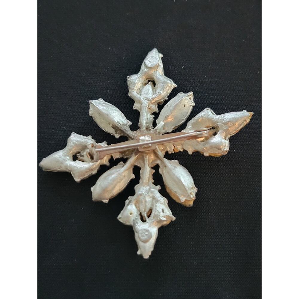 Silver-Tone Crystal Flower/Snowflake? Brooch with Round Oval Crystal Stones - Picture 4 of 6